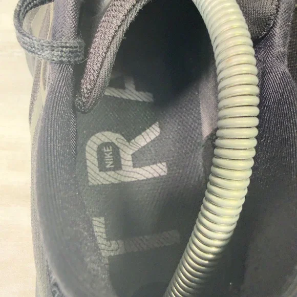 Nike Pegasus Trail 3 GTX Mens Size 11 Running Shoes Black Dark Smoke DC8793-001 - Picture 9 of 12